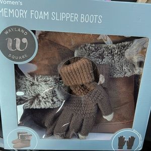 Woman’s memory foam glove and boot set